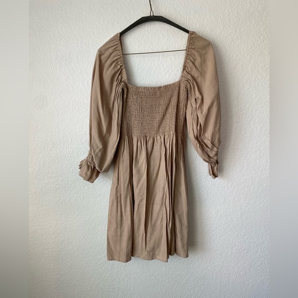 Super Cute Tan XS Kourt Dress with pockets. Stretchy top & Flowy Sleeves - Picture 5 of 5